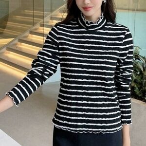 SHEIN Black and White Striped Top